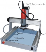 Pracovní plochu je možné posunout o 40 mm hlouběji